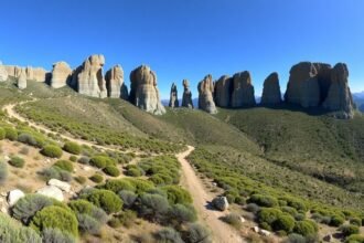 A 12 Apostol sziklaalakzat az Altmühltal panorámaúton túrázva
