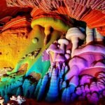 Saalfeld tündérbarlangok színes ásványai és formái