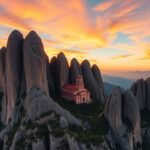 A Montserrat fűrészes hegye és a Fekete Madonna kolostora naplementében.