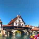 Kapellbrücke és a bájos óvárosi házak Luzernben, Svájcban