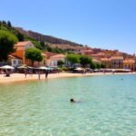 Alcúdia homokos tengerpartja és középkori óvárosa Mallorcán