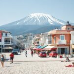 Paralia Katerini tengerparti sétány, Olymposzi háttérrel.