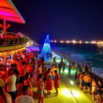 Pezsgő éjszakai élet Malia bulifővárosában Krétán