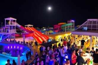 Éjszakai szórakozás és vízi csúszdák Hersonissosban, Krétán.