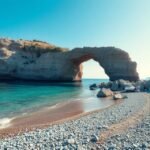 Lalaria Beach, Skiathos: lyukas szikla és türkiz víz, hajóval elérhető.