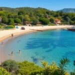 Homokos part és gondozott park Hanioti, Halkidikiben