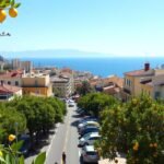 Képes látkép Menton városának citromfáival és gyönyörű tengerpartjával