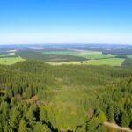 Kilátás a Rytterknægten toronyból Aakirkeby zöld dombjaira