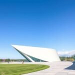 Az Utzon Center modern építészete Aalborg városában, Dánia.