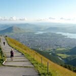 Kilátás Ålesundból az Aksla-hegyről, gyönyörű tájban.