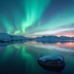 Sarki fény Bodø felett, éjféli nap és fjordok lenyűgöző kontrasztja