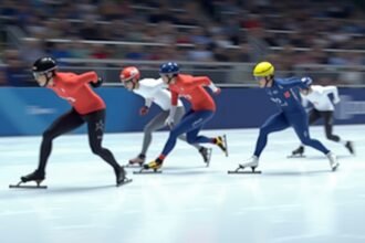 Gyorskorcsolya verseny, sportolók a jégen 1994-es olimpiai emlékeivel.