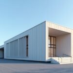 A modern Kirkelandet templom épülete Kristiansundban, Norvégiában.