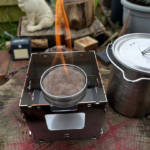 Kültéri tűzhely használata bushcraft sátorozás során