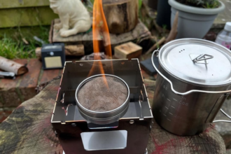 Kültéri tűzhely használata bushcraft sátorozás során