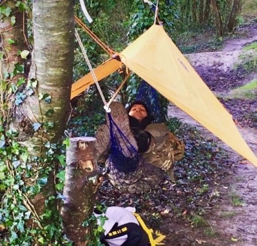 Egy brit önkormányzati dolgozó hétvégenként bushcraftot tanít és a Temu kültéri felszereléseit teszteli 4